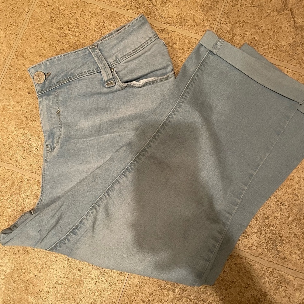 NWOT YMI brand denim stretch capris
